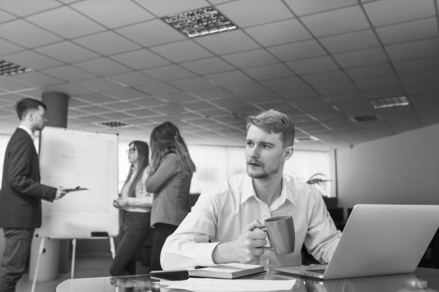 Session d'analyse financière comparative en cours